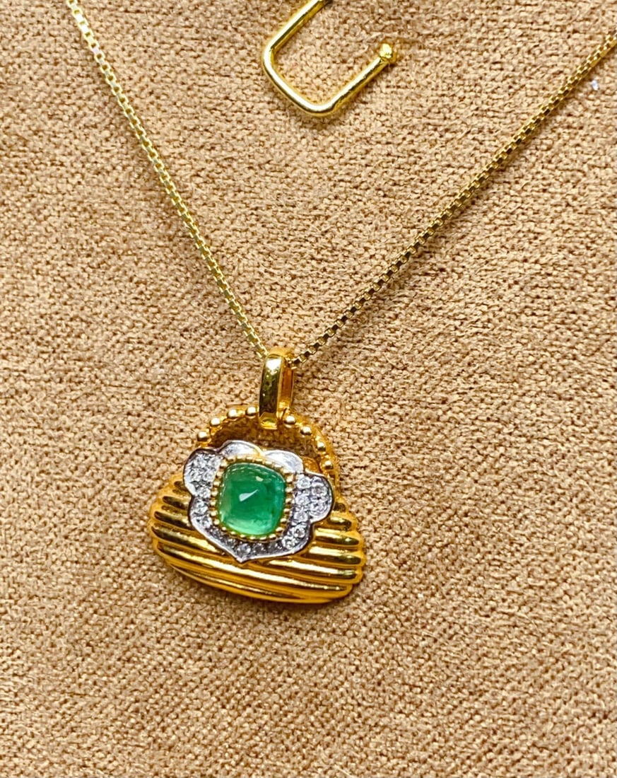 18k gold with diamond-set natural emerald pendant - 2