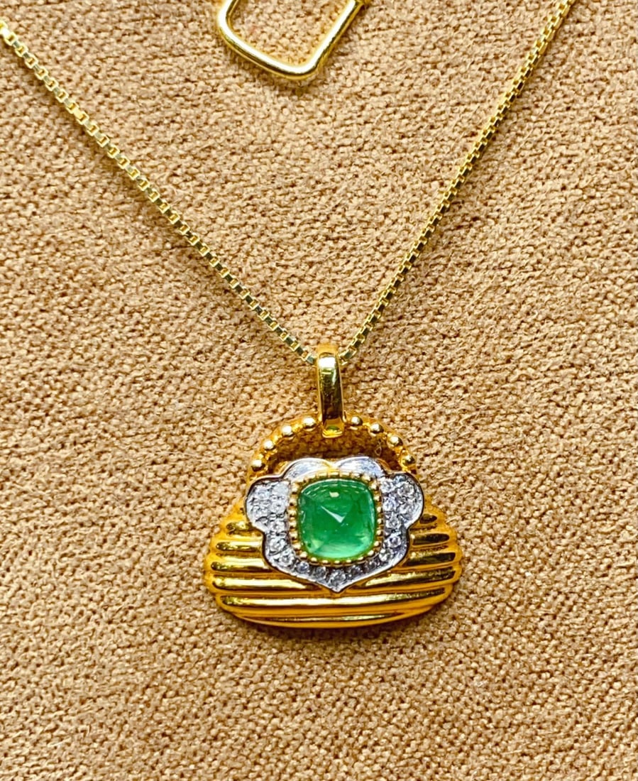 18k gold with diamond-set natural emerald pendant - 3