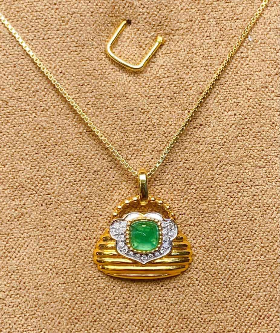 18k gold with diamond-set natural emerald pendant - 5
