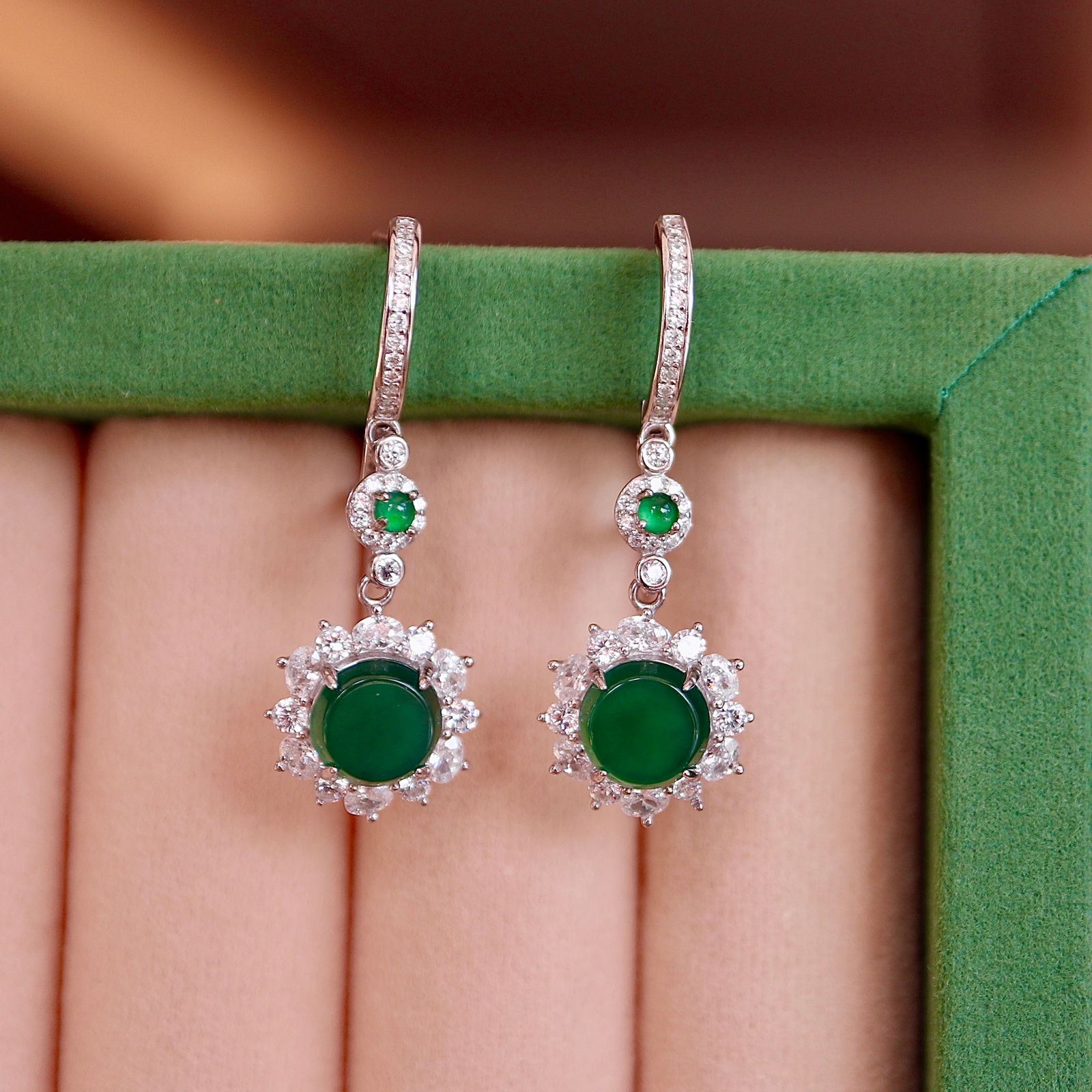 Natural A-grade jade round pendant earring package, S925 sterling silver inlay: Natural A-grade jade round pendant ear cuff, S925 pure silver setting, approximately 8mm Reserve: $150.00 Shipping: Domestic: Shipping rates are determined by destination International: Foreign shippi