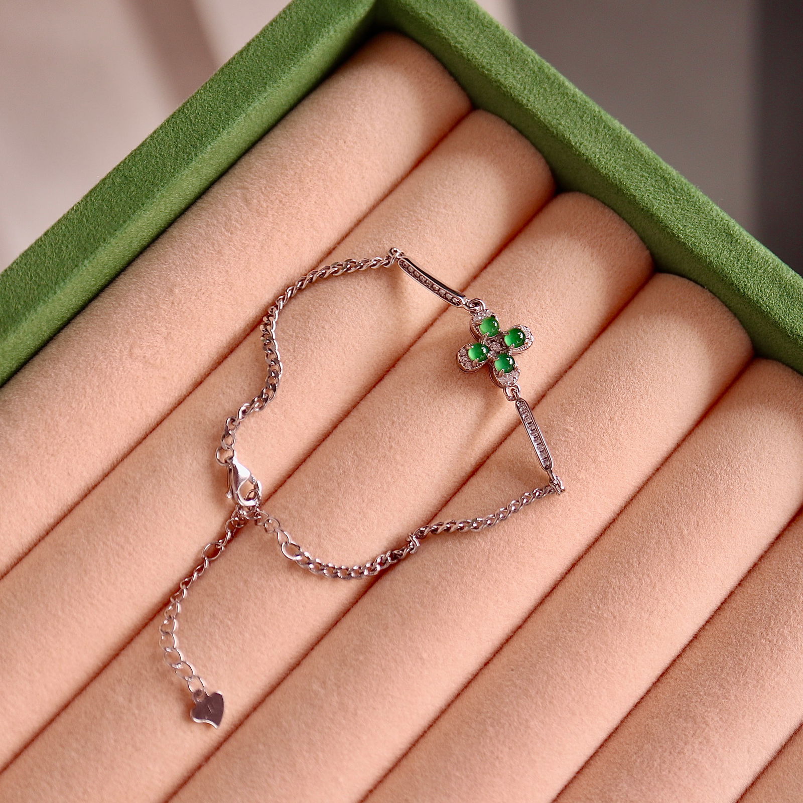 Natural jade bracelet with four-leaf clover, S925 sterling silver inlay: Natural jade bracelet with four-leaf clover, S925 sterling silver inlay Reserve: $100.00 Shipping: Domestic: Shipping rates are determined by destination International: Foreign shipping rates are dete