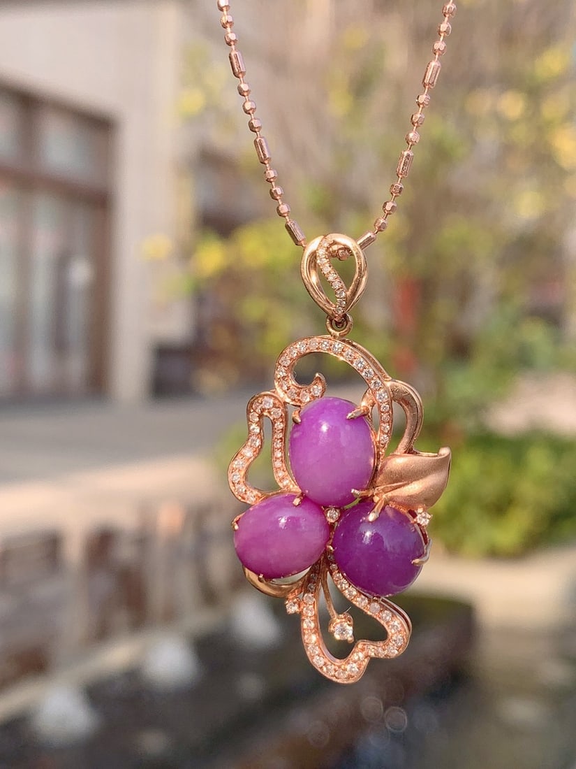 18K Gold Shu Ju Lai Pendant: 18k Gold Shuiju Lai Pendant with a 12ct diamond and 58 diamonds Reserve: $2,200.00 Shipping:Domestic: Shipping rates are determined by destinationInternational: Foreign shipping rates are