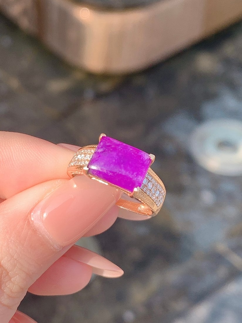 18K Gold Inlayed Sugilite Ring: 18K gold inlaid with Sugilite ring, main stone 4ct, 44 diamonds Reserve: $2,000.00 Shipping: Domestic: Shipping rates are determined by destination International: Foreign shipping rates are determined