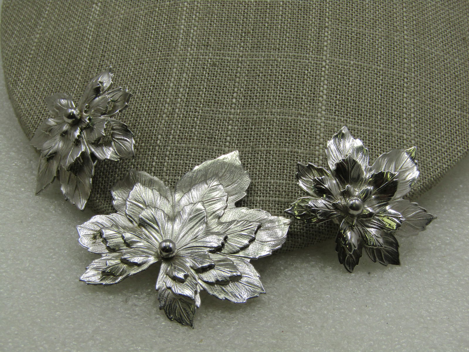 Vintage Tiered Leaf Brooch & Earrings Set, Signed SAC - 4