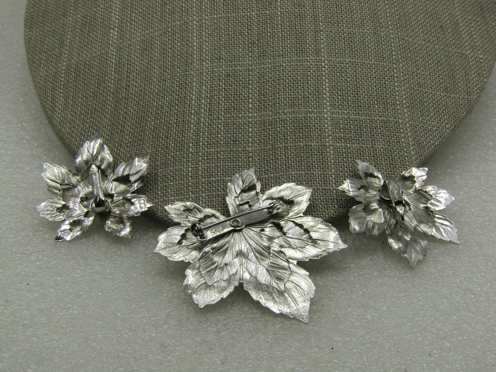 Vintage Tiered Leaf Brooch & Earrings Set, Signed SAC - 6