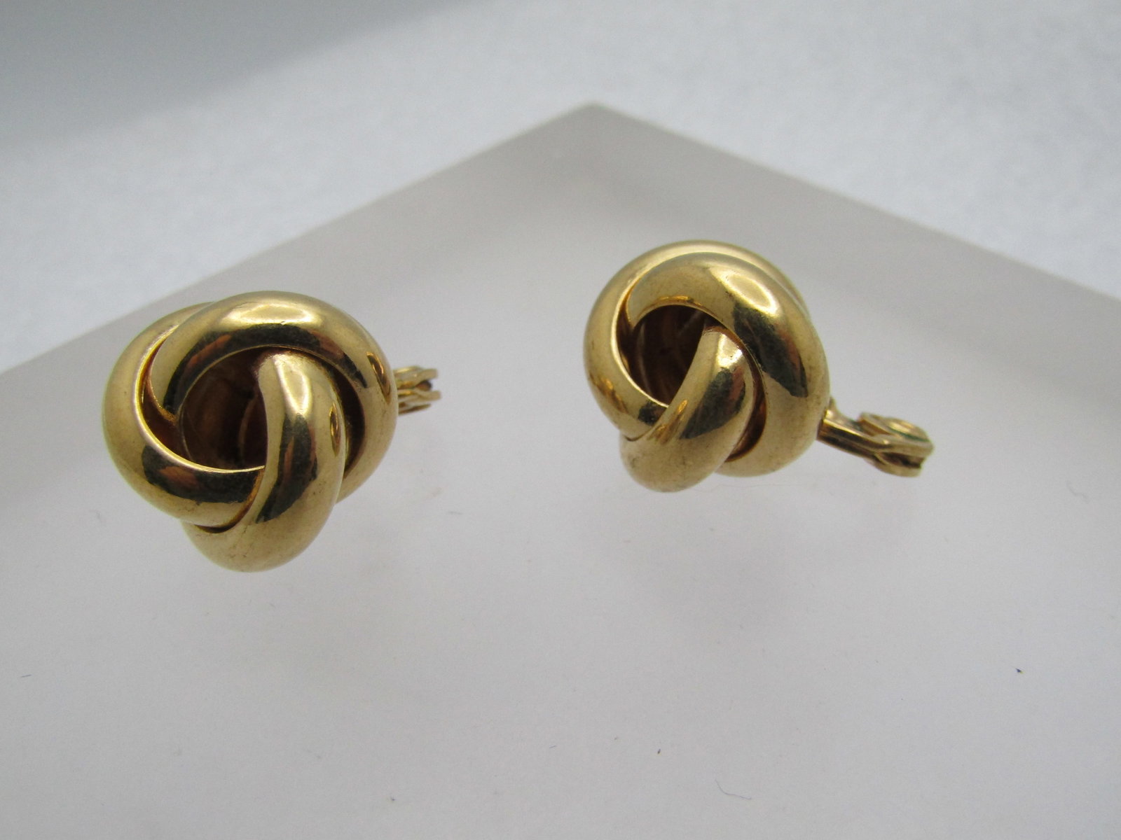 Vintage Monet Love Knot Earrings, Clip, 1970's-1980's: Vintage Monet Love Knot Earrings, Clip, 1970's-1980's. Gold tone 3/4" wide and 1/2" tall. They are signed on the clip. Very good and very clean condition. (W3423.3 SS10340 J LD 4/13/23). Reserve: $25.