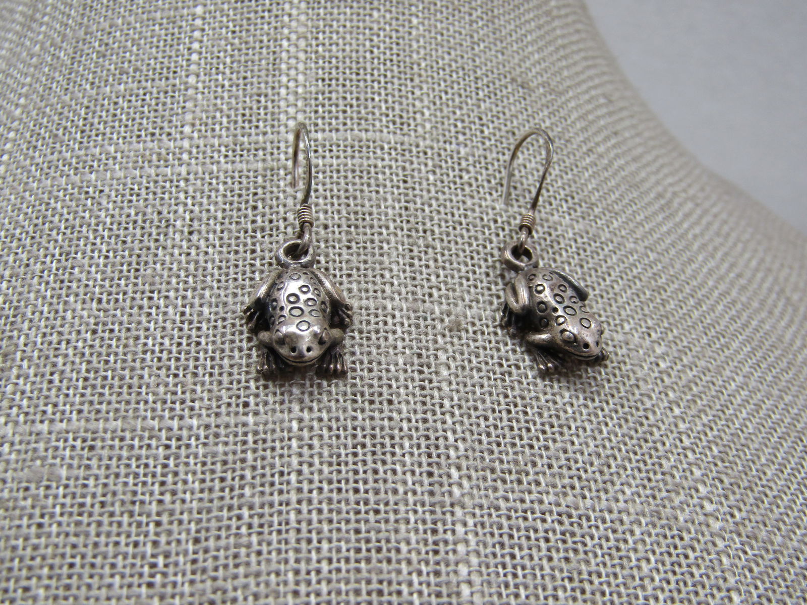 Vintage Sterling Silver Frog Earrings, Pierced: intage Sterling Silver Frog Earrings, Pierced. Hook posts with a 5/8" frog dangling from the end of each post. They are marked, .925 and tested. Weight is appx. 4.65 gr. Not signed by the maker. Age a
