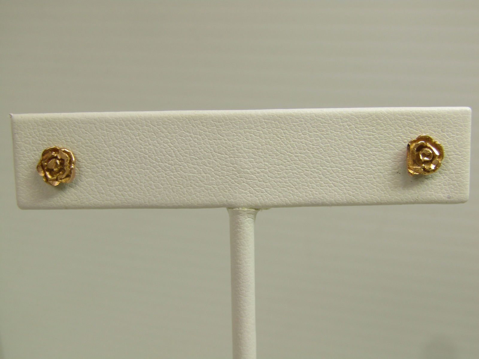 Vintage 14kt Gold Rose Earrings, Studs, Signed MA, 1980's: Vintage 14kt Gold Rose Earrings, Studs, Signed MA, 1980's. These are a rose blossom in 14kt solid gold with 14kt gold posts - weight is appx. .70 grams. The clutches are 1/20 14th G.F. marked. The clu