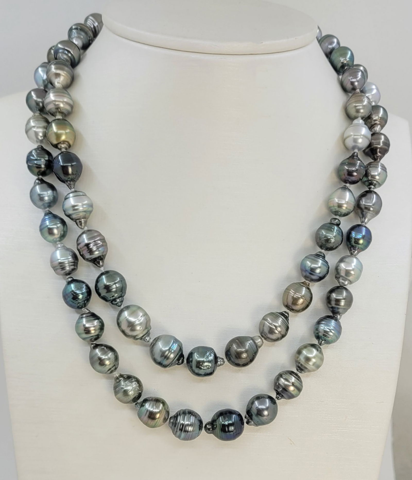 Double 2 row Bright 8.3x11.5mm Multi Tahitian pearls: Title: Double 2 row Bright 8.3x11.5mm Multi Tahitian pearls Description: Grown in the black-lipped Pinctada margaritifera oyster in the tropical waters of French Polynesia, these Tahiti pearls have