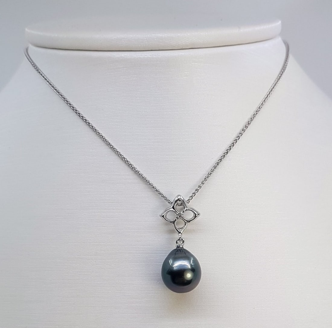 Pendant - 14 kt. White gold - 0.01ct. tw. - 10x11mm Tahitian Pearl - 3