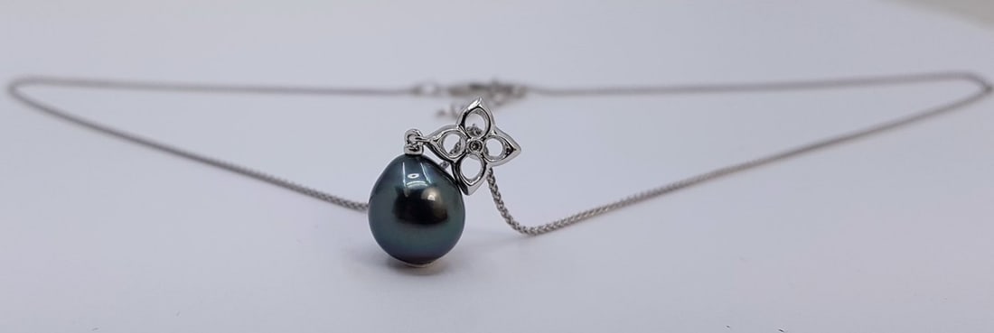 Pendant - 14 kt. White gold - 0.01ct. tw. - 10x11mm Tahitian Pearl - 4