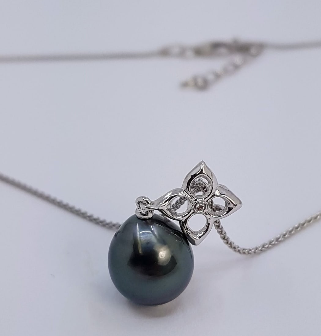 Pendant - 14 kt. White gold - 0.01ct. tw. - 10x11mm Tahitian Pearl - 5