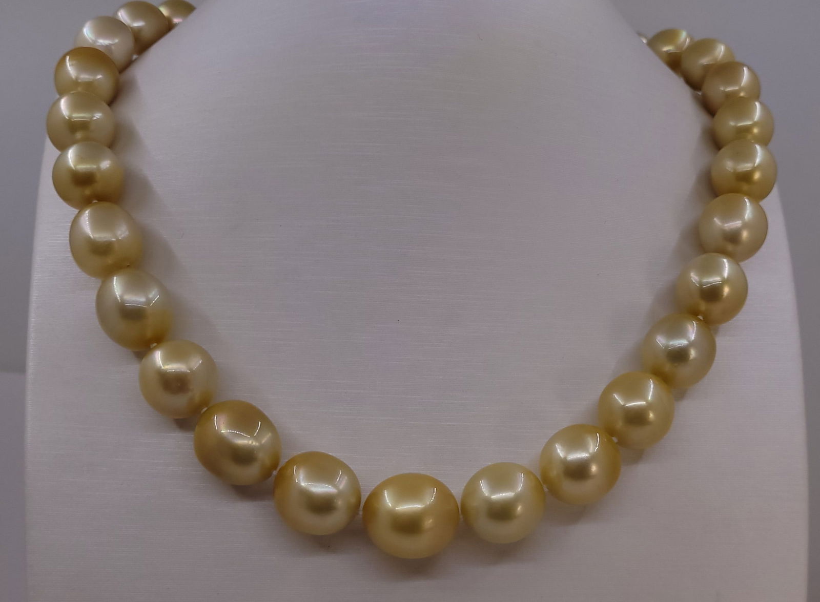 Necklace HUGE SIZE - ALGT Certified Golden South Sea Pearls - 11.6x14.4mm: Title: Necklace HUGE SIZE - ALGT Certified Golden South Sea Pearls - 11.6x14.4mm Description: This necklace is in the category of the strongest Teri according to the tested results and the ALGT