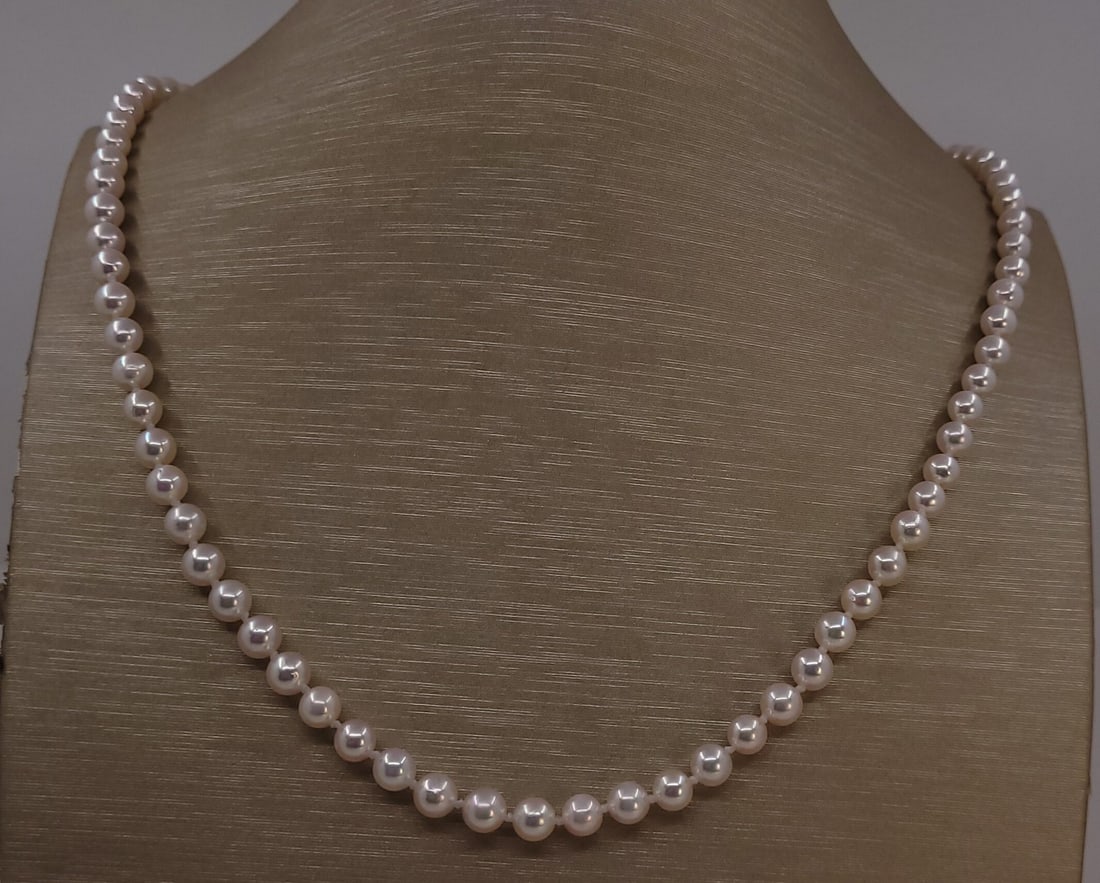 Necklace 5x5.5mm Bright Akoya pearls: Title: Necklace 5x5.5mm Bright Akoya pearls Description: A pearl necklace of white saltwater Akoya pearls with excellent lustre, finished with a silver ball clasp. The classic Akoya pearl is a type