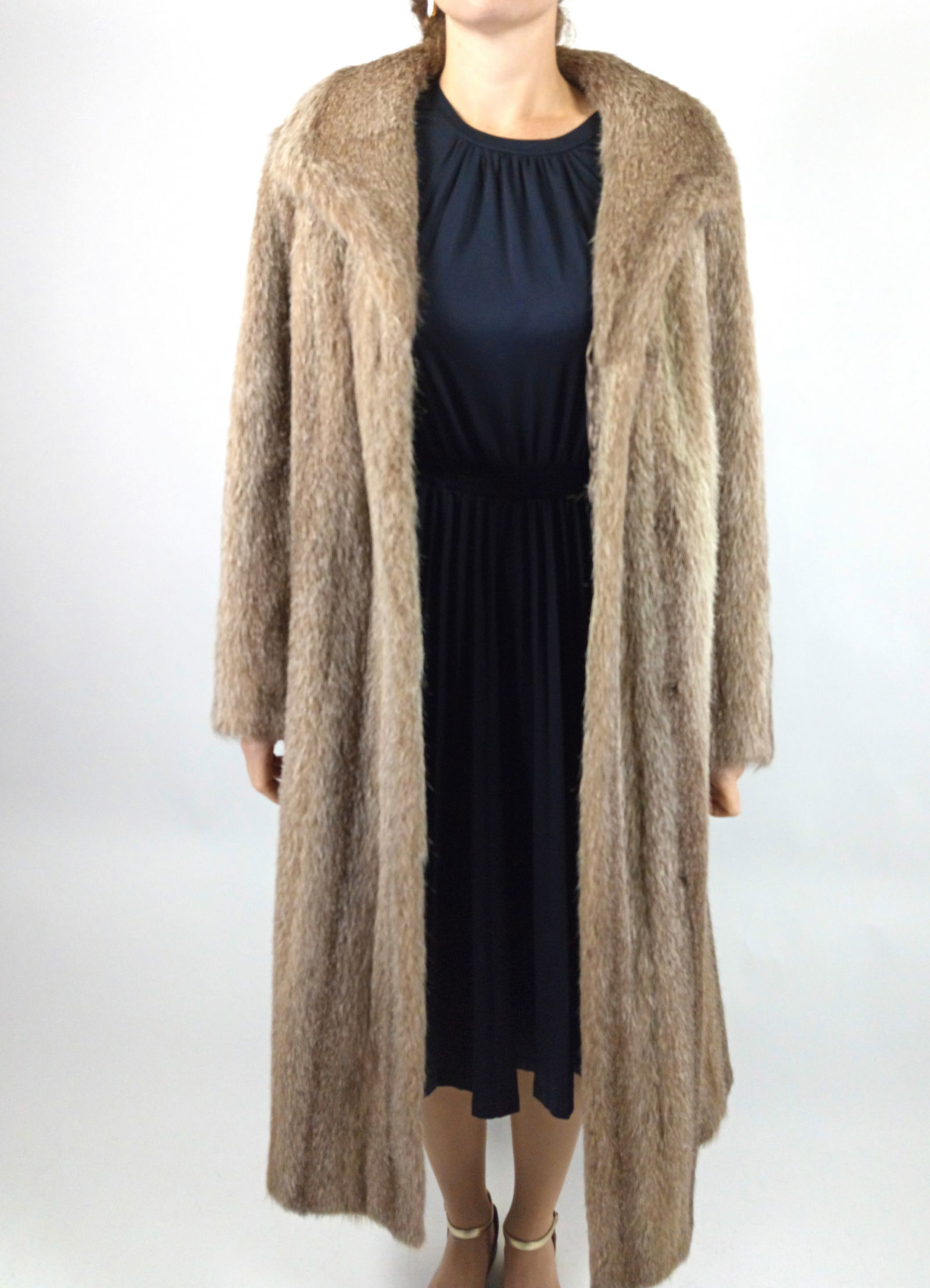 BLONDE NUTRIA FUR COAT EU: XXL ; US: 24 - 4
