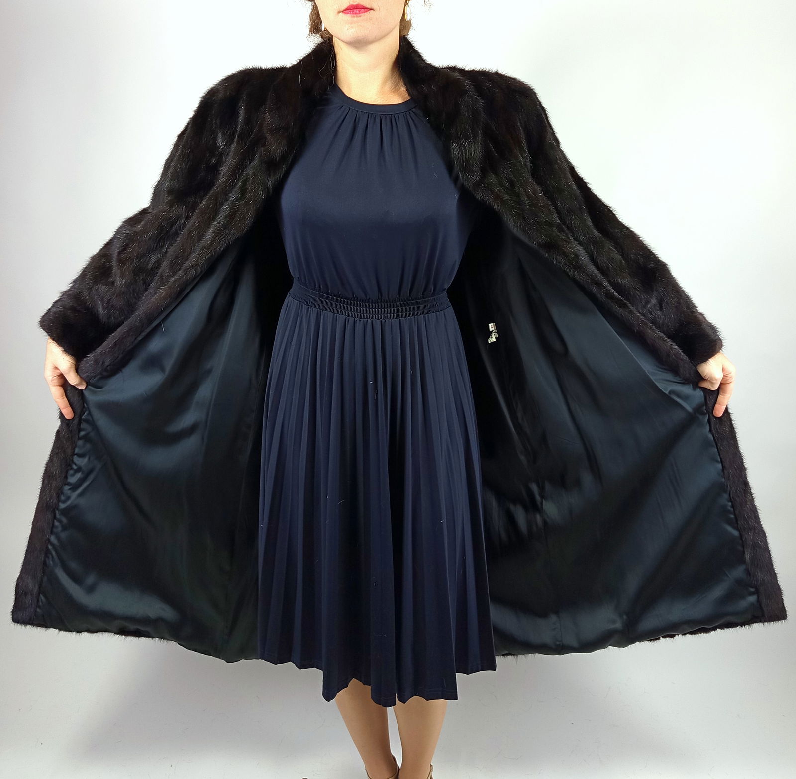 BLACK MINK FUR COAT EU: XL ; US: 20 - 6