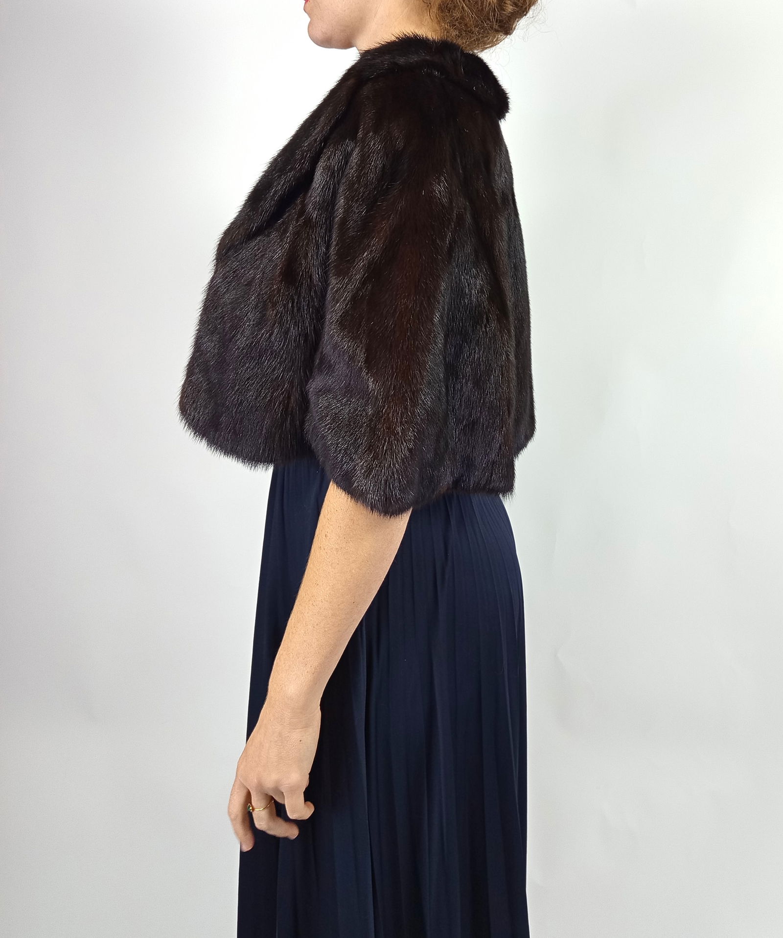 MAHOGANY MINK FUR CAPE EU: XL ; US: 20 - 4