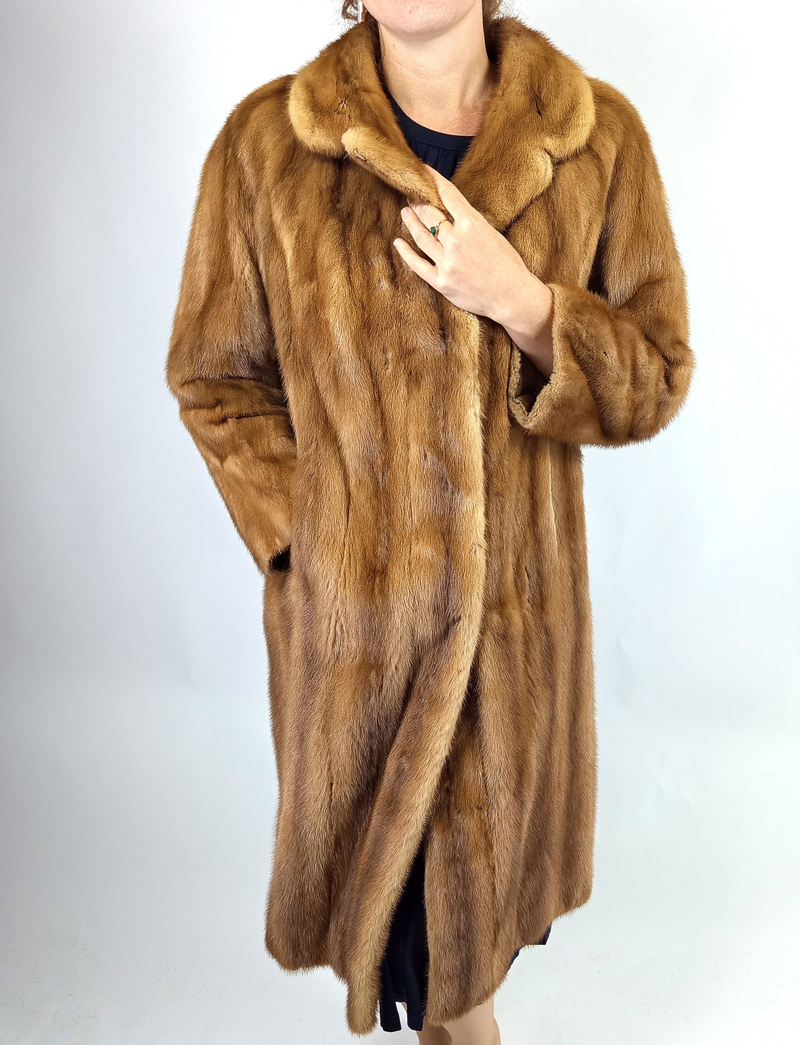 BEIGE MINK FUR COAT EU: XL ; US: 18 - 9