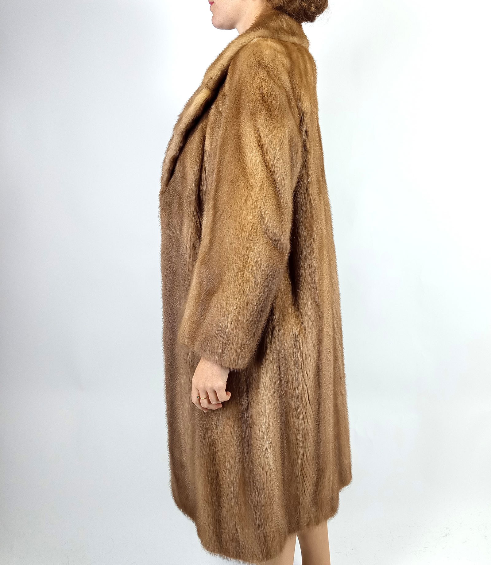 BEIGE MINK FUR COAT EU: XL ; US: 18 - 3