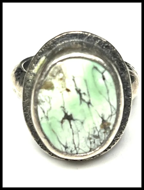 Vintage Olive Bungalow Sterling Silver Turquoise Hand Hammered Ring - 2