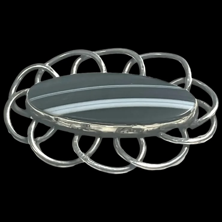 Vintage Erling Sterling Silver Agate Brooch: Title: Vintage Erling Sterling Silver Agate Brooch Description: Vintage Erling Sterling Silver Agate BroochHallmarked: ERLINGWeighs 10.4 gramsMeasures Approx. 1.25 x 1.75 inches Reserve: $50.00 