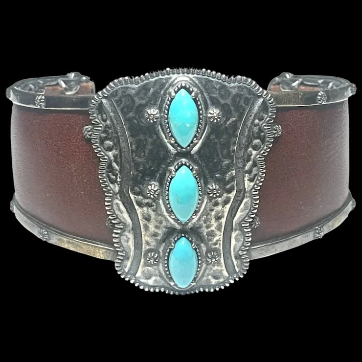 Estate Carolyn Pollack Jennifer Nettles Sterling Silver Leather Turquoise Cuff Bracelet: Title: Estate Carolyn Pollack Jennifer Nettles Sterling Silver Leather Turquoise Cuff Bracelet Description: Estate Carolyn Pollack Jennifer Nettles Sterling Silver Leather Turquoise Cuff