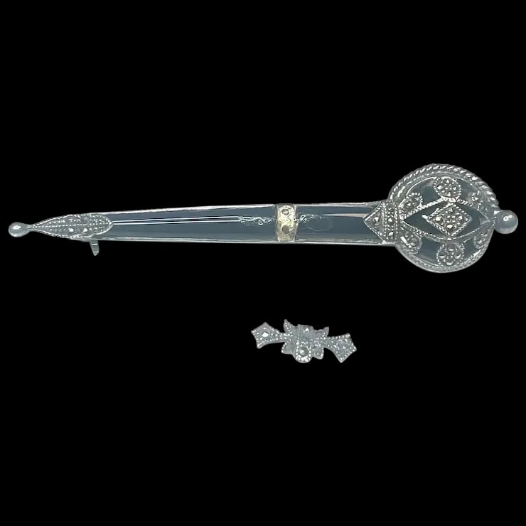 Vintage Sterling Silver, Marcasite, and Black Onyx Brooch/Pin: Title: Vintage Sterling Silver, Marcasite, and Black Onyx Brooch/Pin Description: Vintage Sterling Silver and Black Onyx Brooch/PinHallmarked: 925Weighs 12.7 gramsMeasures Approx. 3.25 x .75 inches 