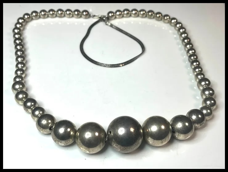 Vintage Large and Heavy Italian Sterling Silver Graduated Balls on Chain Necklace - 2