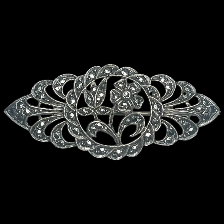 Vintage Sterling Silver Marcasite Floral Brooch: Title: Vintage Sterling Silver Marcasite Floral Brooch Description: Vintage Sterling Silver Marcasite Floral BroochHallmarked: SterlingWeighs 6.9 gramsMeasures Approx. 2 x 1 inches Reserve: $30.00 Shi