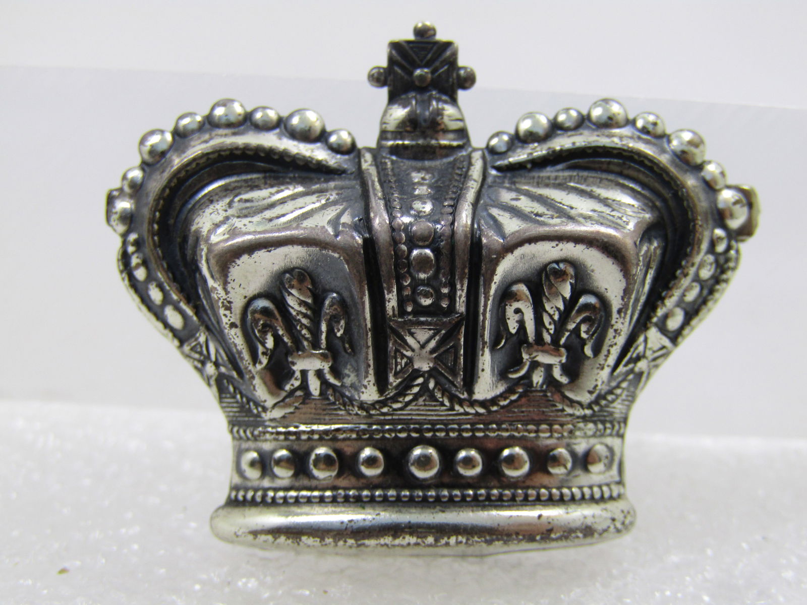 Vintage Sterling Crown Brooch, Signed Jewelart, 1940's.: Vintage Sterling Crown Brooch, Signed Jewelart, 1940's. It is marked sterling and signed Jewelart. It tests as sterling with a weight of appx. 5.46 grams. It is appx. 1.5" wide and 1" tall. It is rais