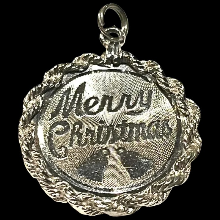 Vintage Merry Christmas Script Disk Charm: Title: Vintage Merry Christmas Script Disk Charm Description: Vintage Merry Christmas Script Disk CharmHallmarked: SterlingWeighs: 6.7 gramsMeasures Approx: 1.25 x 1.25 inches Reserve: $20.00 