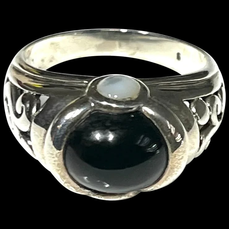 Estate Black Onxy & M oonstone Sterling Silver Cocktail Ring (1 of 6)
