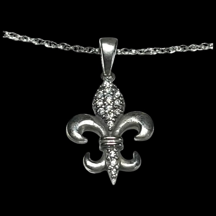 Estate Sterling Silver Fleur de Lis Necklace (1 of 4)