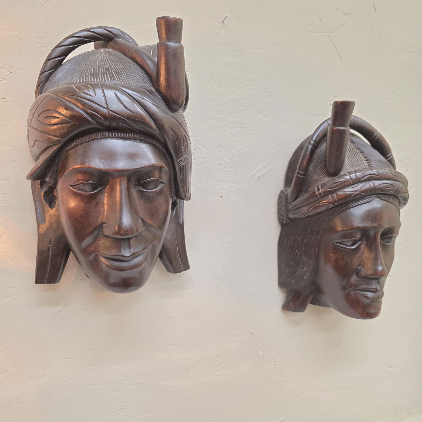 Pair Mid Century Carved Wood Figural Heads, Wall Plaques or Tabletop Busts, African Inspired Moorish: Title: Pair Mid Century Carved Wood Figural Heads, Wall Plaques or Tabletop Busts, African Inspired Moorish Turban, House of Fraser Description: Pair Mid Century Carved Wood Figural Heads, Wall Plaque