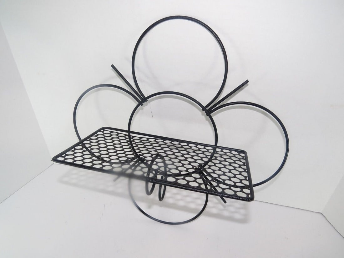 Vintage Metal Wall Shelf Mid Century Modern Atomic Mategot style Flower BOHO Retro: Title: Vintage Metal Wall Shelf Mid Century Modern Atomic Mategot style Flower BOHO Retro Description: Vintage Black Wire Metal Wall Shelf Mid Century Modern Flower In good condition with some wear