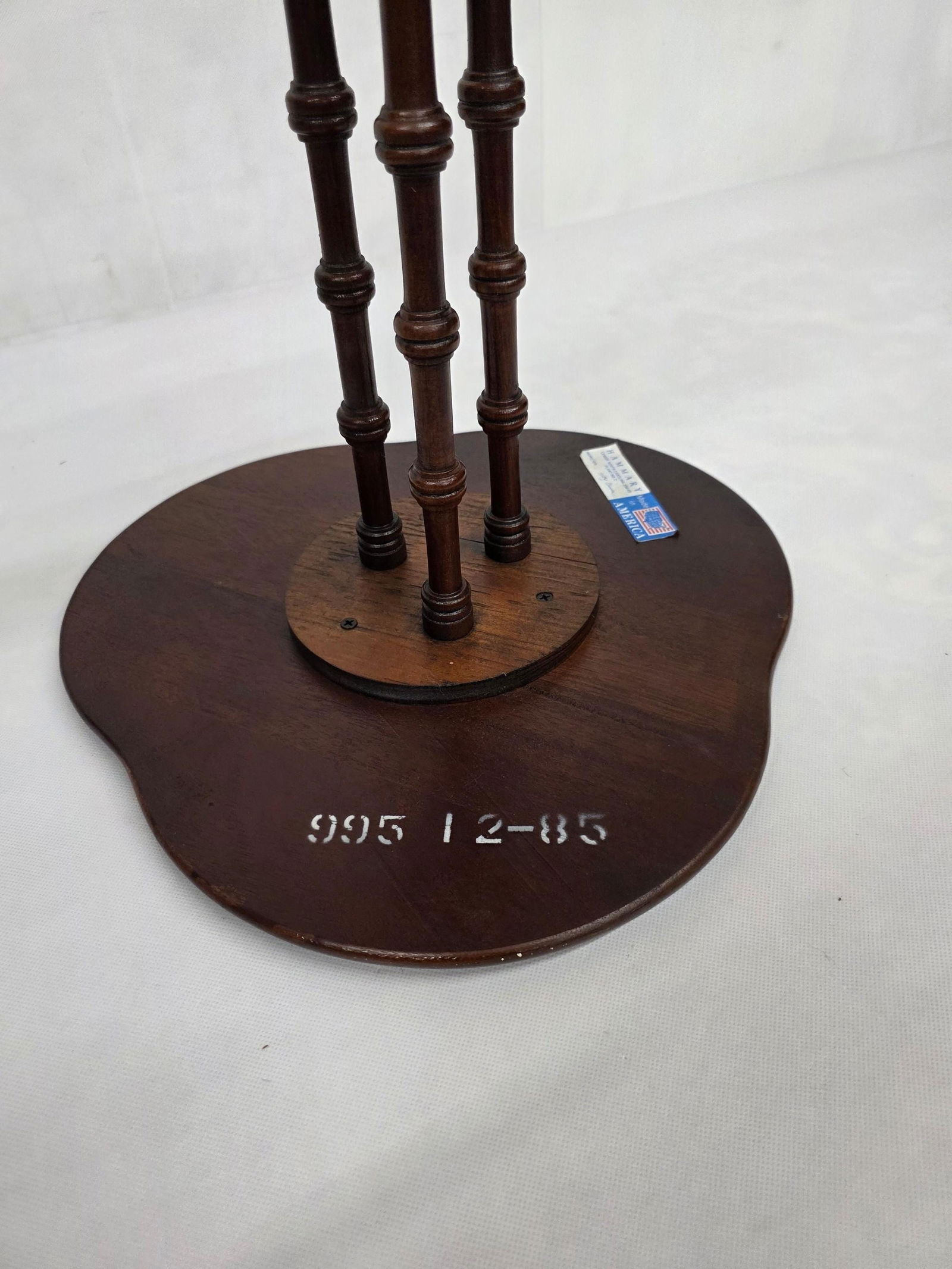 Vintage 3-Leg Table with Inlaid Top Colonial Revival Accent Table 1985 Mahogany Plant Stand or Side - 6