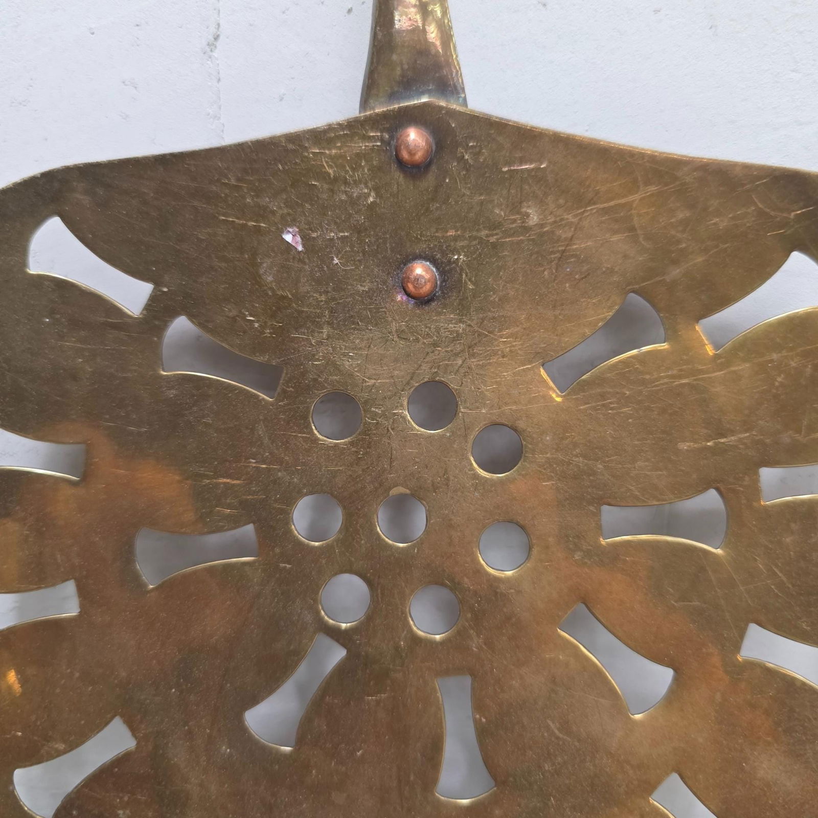 Vintage brass pierced skimmers set of three, long handled French country kitchen wall decor - 3