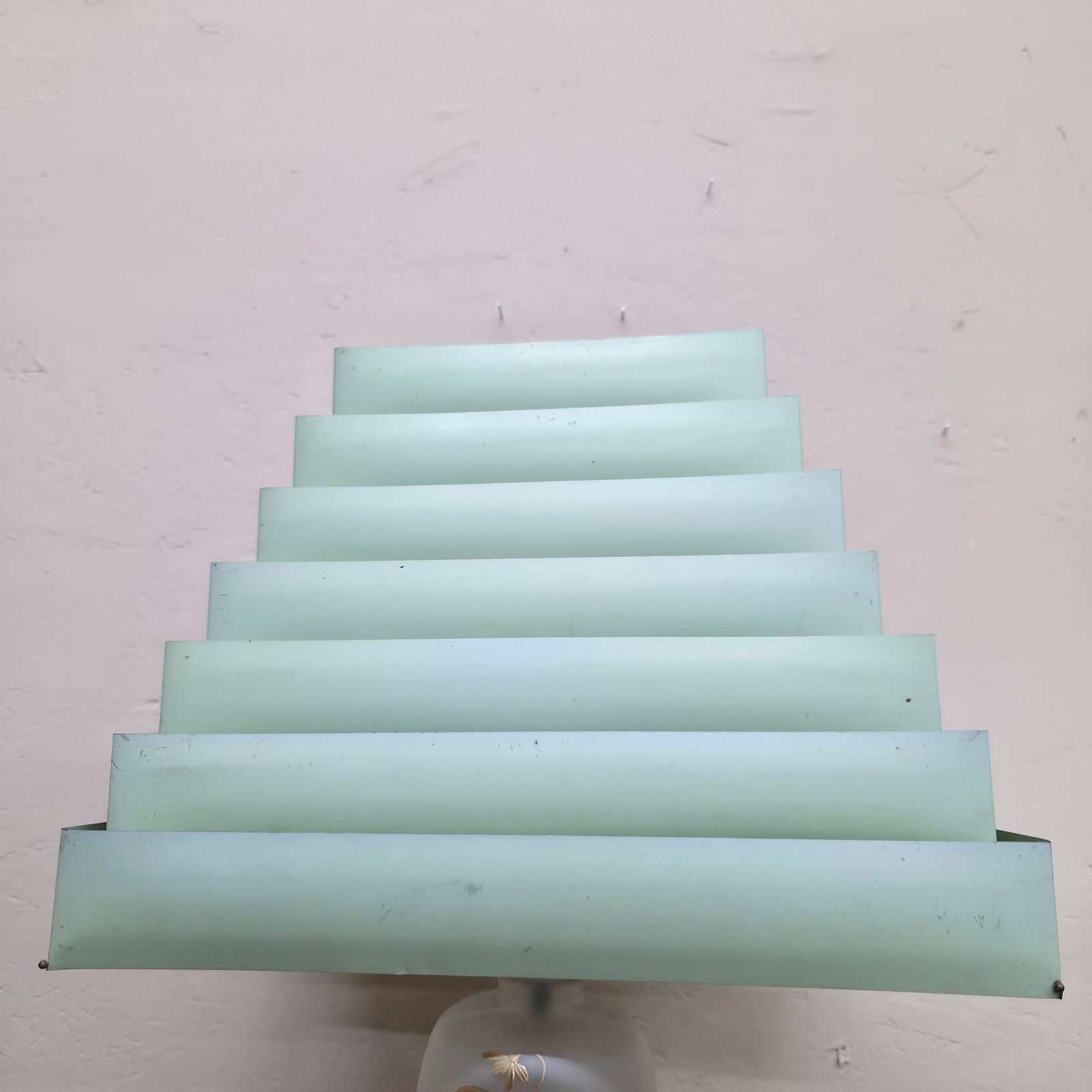 Mid century collapsible metal venetian blind lamp shade, mint green tiered rectangular pagoda, 1950s: Title: Mid century collapsible metal venetian blind lamp shade, mint green tiered rectangular pagoda, 1950s 1960s modern lighting Description: SHADE ONLY, NO LAMP..... Mid-century metal lamp shade