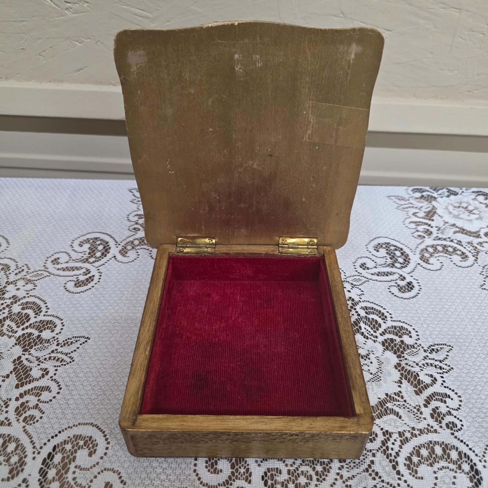 Vintage Gilt Gallery Japan Trinket Box, Old Master Woman Reading Print, Red Velvet Lined Jewelry - 6