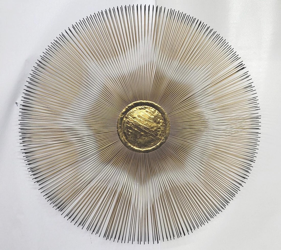 Vintage Brutalist Starburst Wall Sculpture â€¢ Mid Century Modern Metal Sunburst Art: Title: Vintage Brutalist Starburst Wall Sculpture â€¢ Mid Century Modern Metal Sunburst Art â€¢ Gold Textured Center â€¢ Large Atomic Wall Decor Descrip