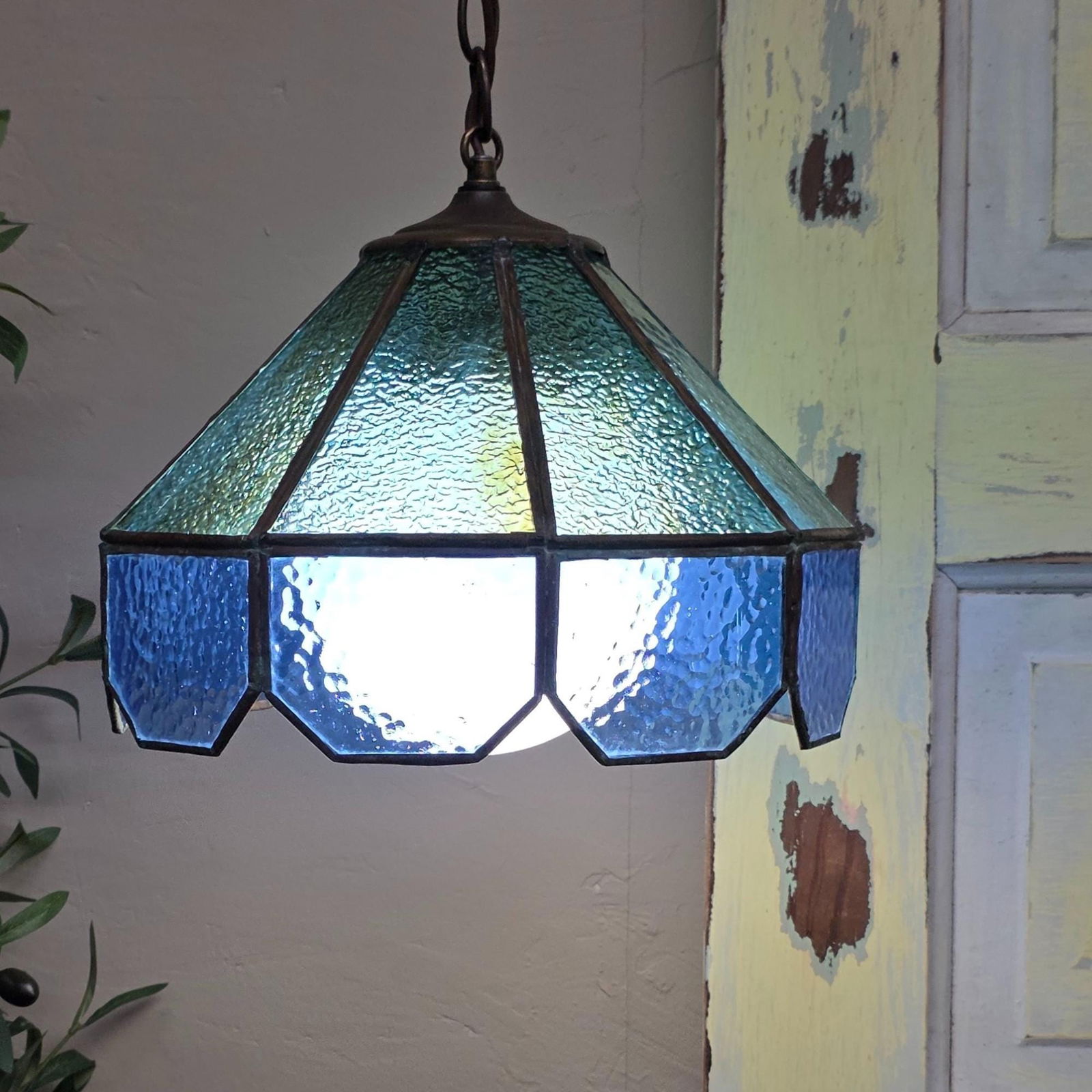 Vintage Blue Green Stained Glass Swag Hanging Lamp Plug In Pendant Light Textured Glass Globe Shade: Title: Vintage Blue Green Stained Glass Swag Hanging Lamp Plug In Pendant Light Textured Glass Globe Shade 12" Coastal Cottage Lighting Description: Soft coastal blues, mossy greens, and that perfect