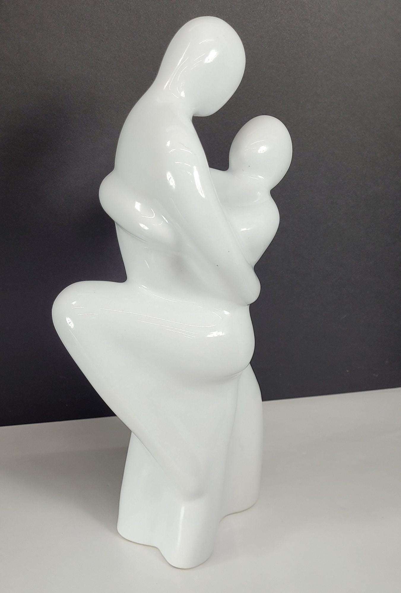 Vintage Haeger Art Pottery White Ceramic Lovers Dancers Sculpture Post Modern Minimalist Statue: Title: Vintage Haeger Art Pottery White Ceramic Lovers Dancers Sculpture Post Modern Minimalist Statue Description: Vintage Lovers Haeger Sculpture Ceramic Art Pottery White Statue 1993 Mid Century Mo