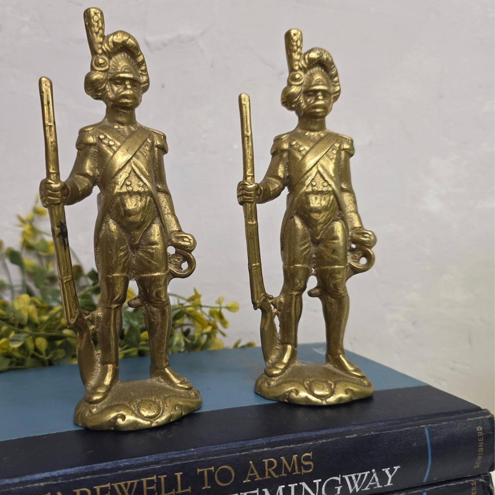 Vintage Brass Statue Soldier Set of 2 Figurines French Grenadier Guardsmen Mid Century Military: Title: Vintage Brass Statue Soldier Set of 2 Figurines French Grenadier Guardsmen Mid Century Military Decor â€“ 6.5" Old World Neoclassical Description: These brass soldiers are