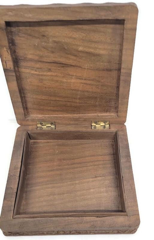 Vintage Wood Box Folk Art Mid Century Boho Safari & Old World Decor Style Hand Craved Animal Case - 2