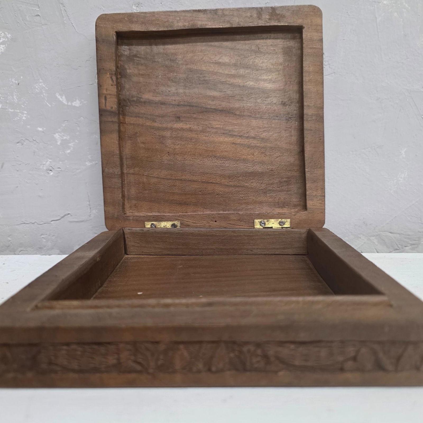 Vintage Wood Box Folk Art Mid Century Boho Safari & Old World Decor Style Hand Craved Animal Case - 8