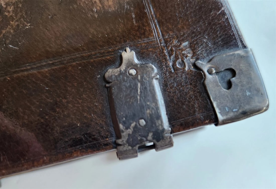 1681 BIBLE in ENGLISH antique OLD & NEW TESTAMENT BINDING w/METAL CORNER PIECES - 6