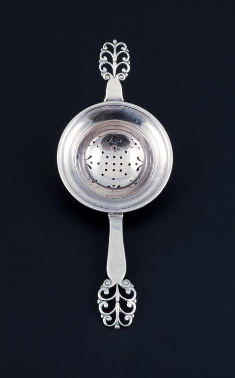 Danish silversmith, tea strainer. Danish 830 silver.: Title:Danish silversmith, tea strainer. Danish 830 silver. Description:Danish silversmith, tea strainer. Danish 830 silver. 1930/40s. Perfect condition. Marked. Makers mark: C.A.S. Dimensions: L 17.0