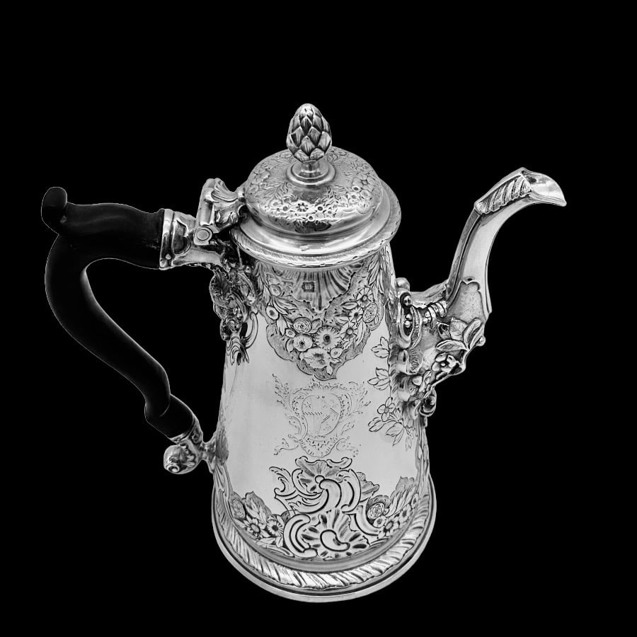 Mid 19th Century Antique Silver George II Coffee Pot London 1744 Paul de Lamerie: Title:Mid 19th Century Antique Silver George II Coffee Pot London 1744 Paul de LamerieDescription:Description Truly fabulous flat chased silver coffee pot designed with wonderful high definition