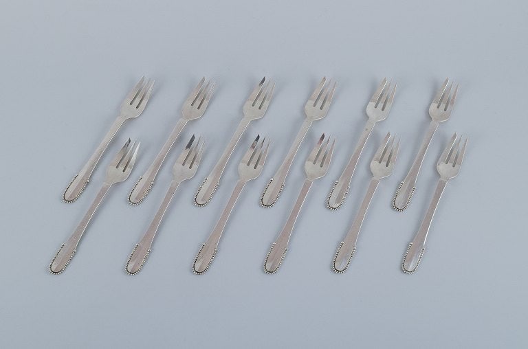 Georg Jensen Beaded. A set of twelve cake forks in sterling silver.: Title:Georg Jensen Beaded. A set of twelve cake forks in sterling silver.Description:Georg Jensen Beaded. A set of twelve cake forks in sterling silver. Post 1945 hallmark. In excellent condition.