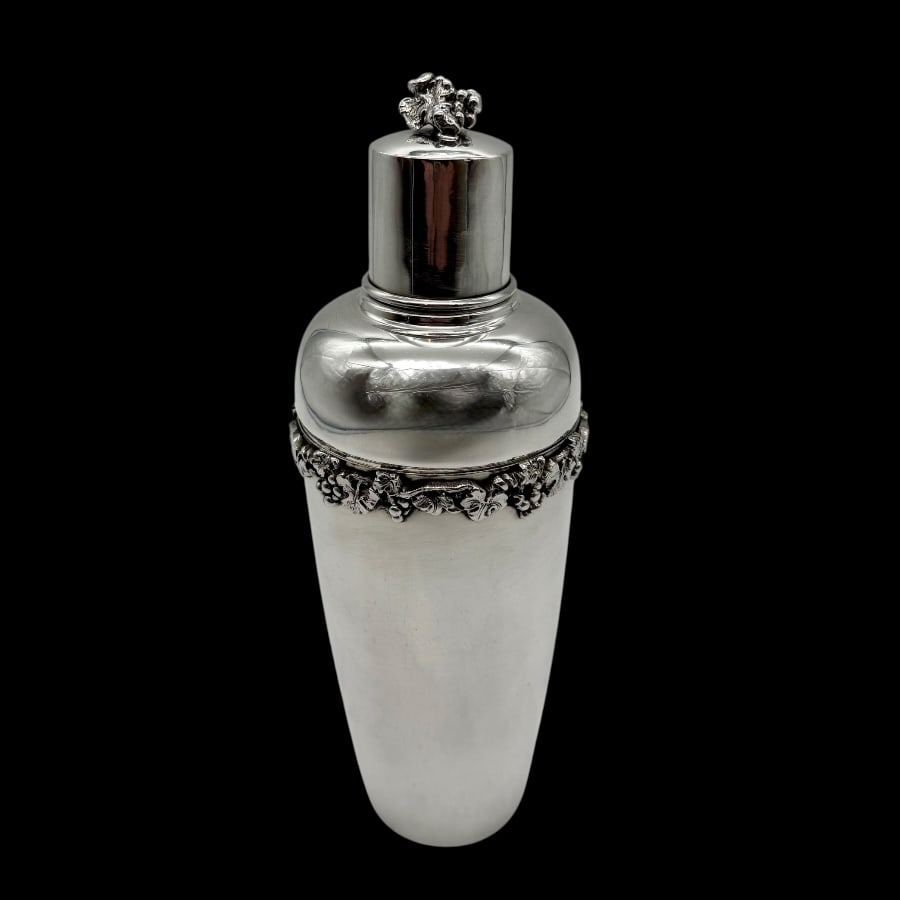 Mid 20th Century Modern Silver Italian made Cocktail Shaker Circa 1960: Title:Mid 20th Century Modern Silver Italian made Cocktail Shaker Circa 1960 Description:Description Smart and beautifully designed modern silver cocktail shaker designed with elegant tapering walls a